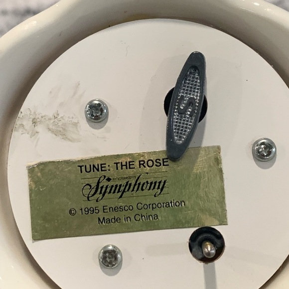 1995 Enesco,Everything is Beautiful
Musical"Bell, music, wedding gift, Family - Picture 4 of 9